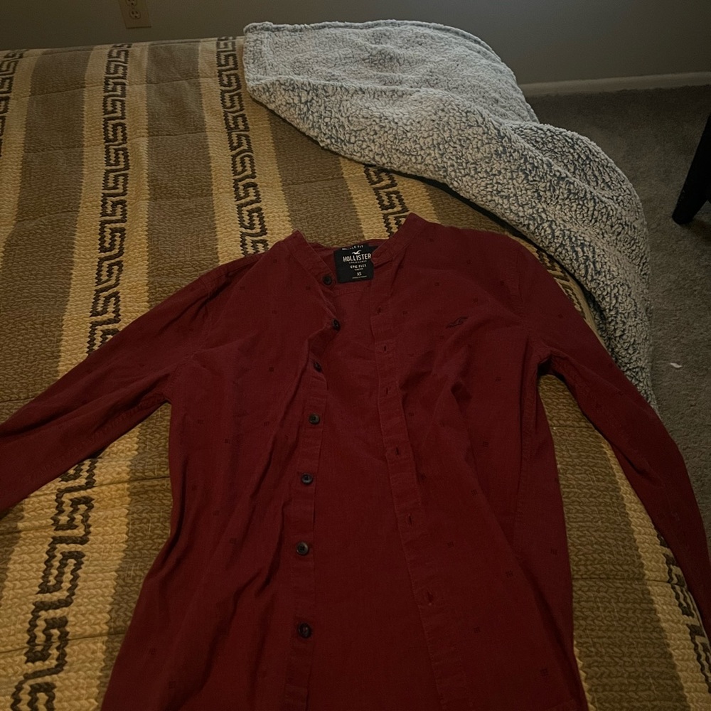 Hollister muscle fit button up